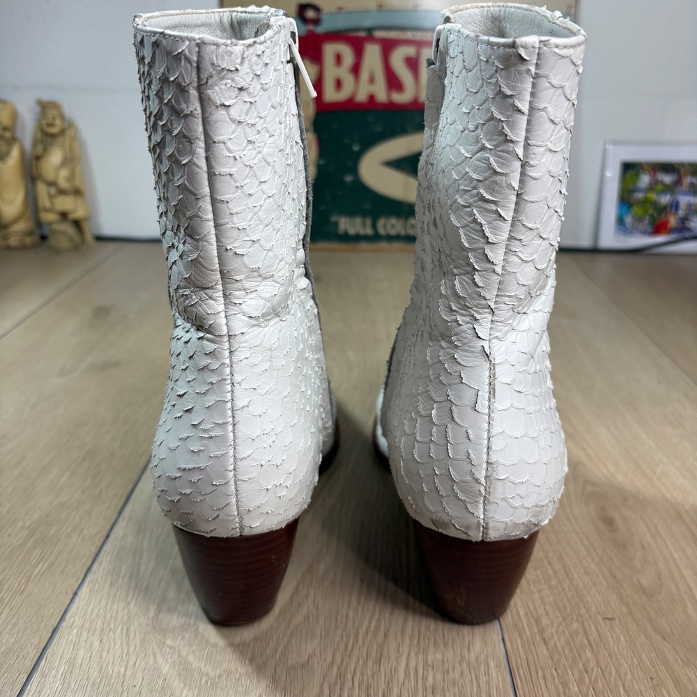 Matisse Caty White Snake Embossed Leather Western Ankle Boots 8M Brazil - Picture 6 of 9
